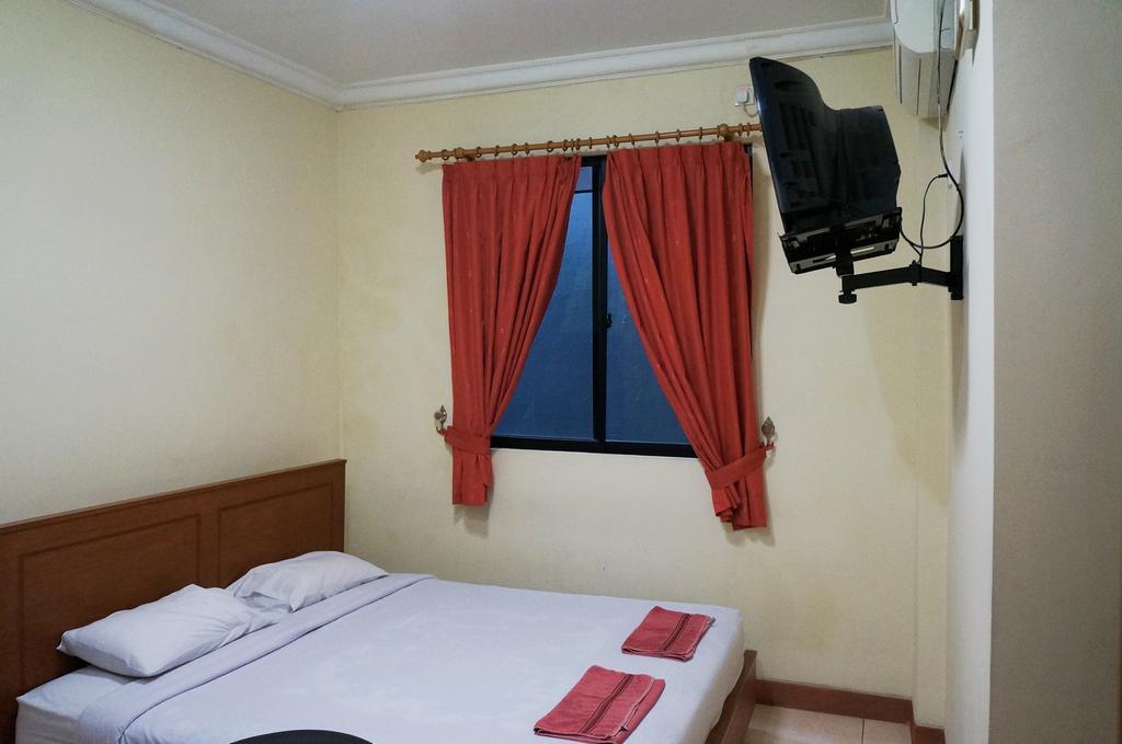 Jesnic Hotel Padang  Exterior photo